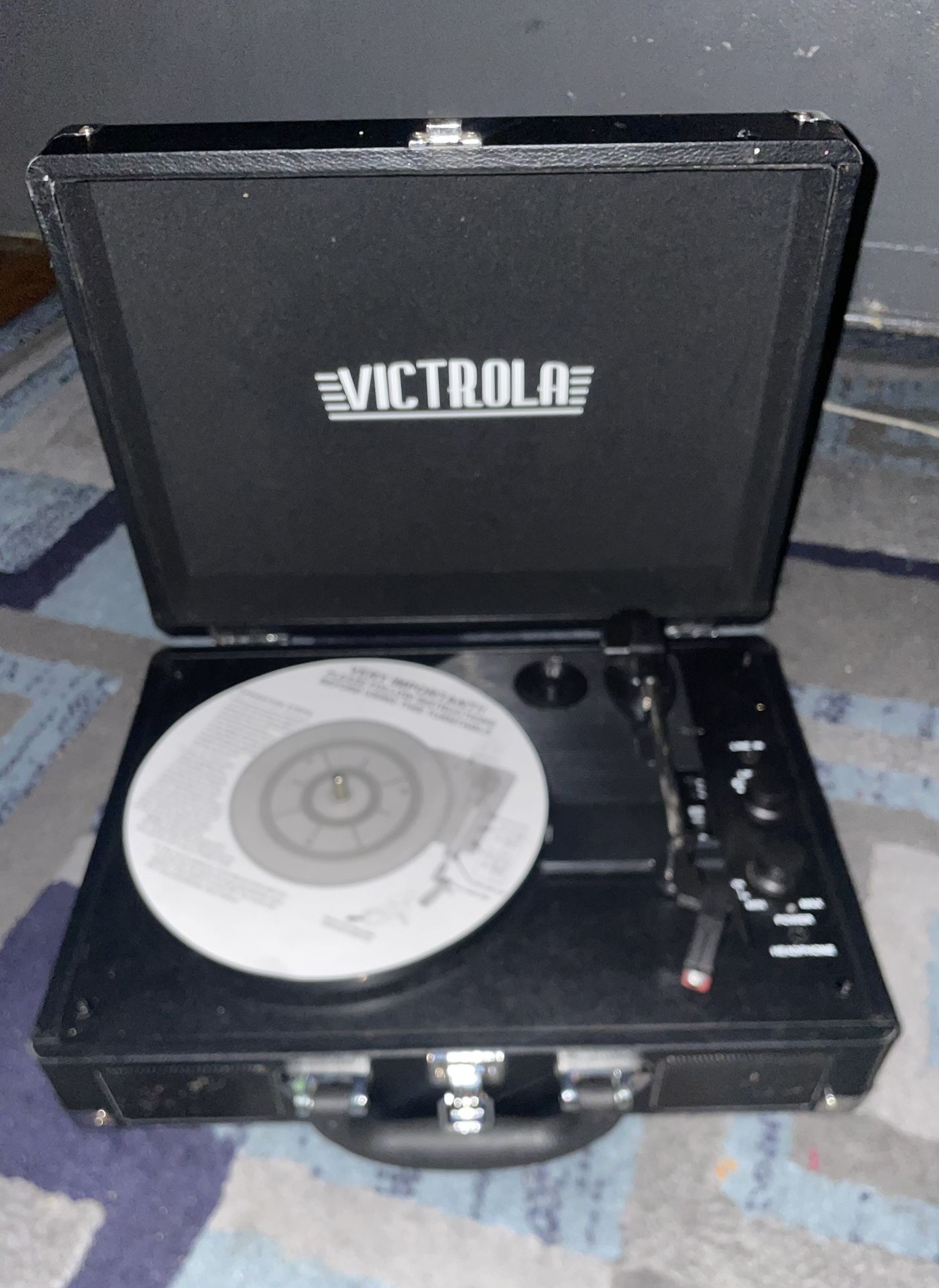 Victrola Record Player 2018 model never has been used Built-in stereo speaker,RCA aux-in and headphone jack