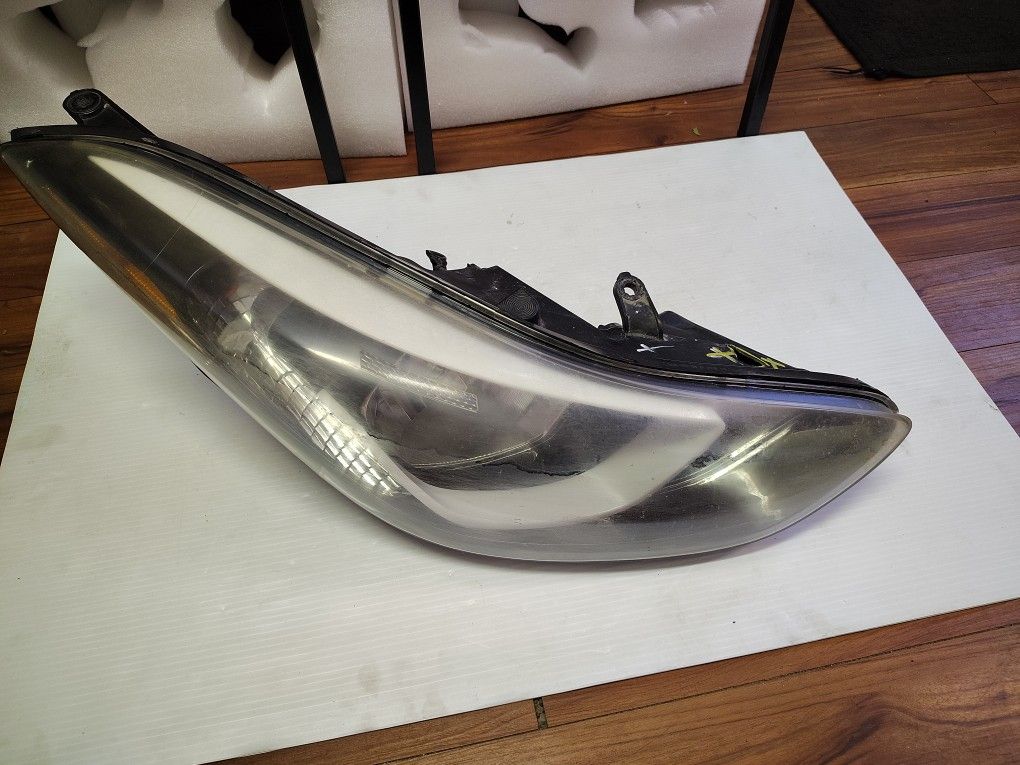 14-16 Hyundai Elantra Headlight Assembly