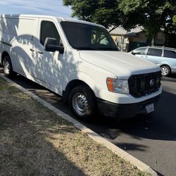 Nissan Nv