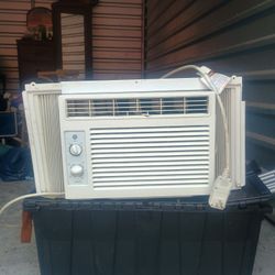 GE 5000 BTU Air Conditioner Window Unit