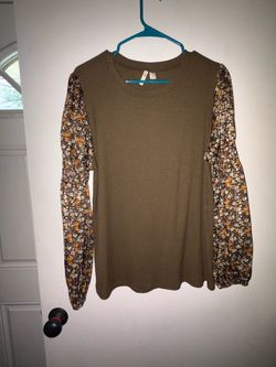 Cato Olive Ribbed Top with Floral Balloon Sleeves Women’s Large