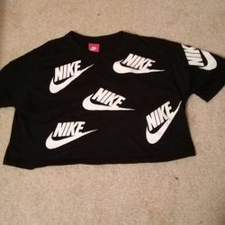 Cropped Black And White Nike Shirt 
