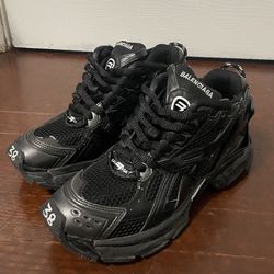 Balenciaga Runners Black 