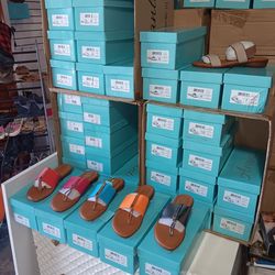 Flip flops lady 3 for 10$