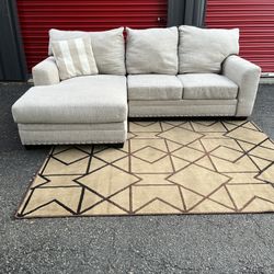 Sectional Couch!! Delivery Available 🚚!! Dimensions: 98” Length x 38” Height x 41” Depth ( 66”Depth Chaise) 