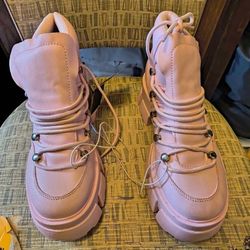 BRAND NEW Platform Boots (Light pink Size 7)