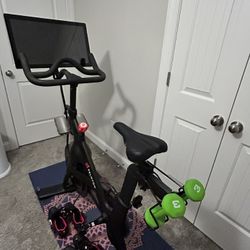 Peloton Bike With Shoes And Weights