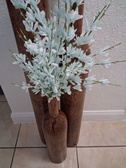 3 bucaros con flores