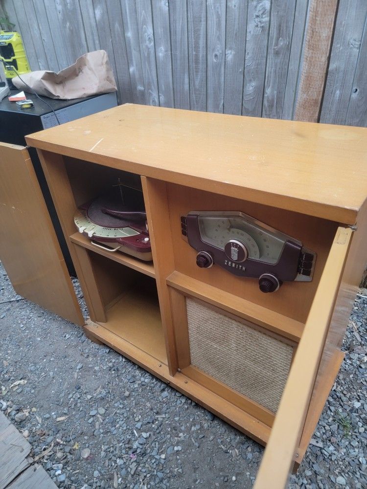Vintage blonde mid-century modern MCM 50s zenith cobra-matic console record player radio
This is a very rare and cool piece
