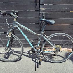 700 c Hibrid Bike Giant