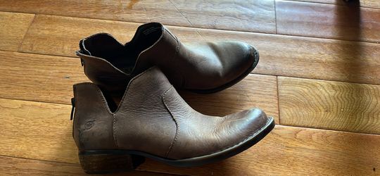 Born women’s leather ankle boots