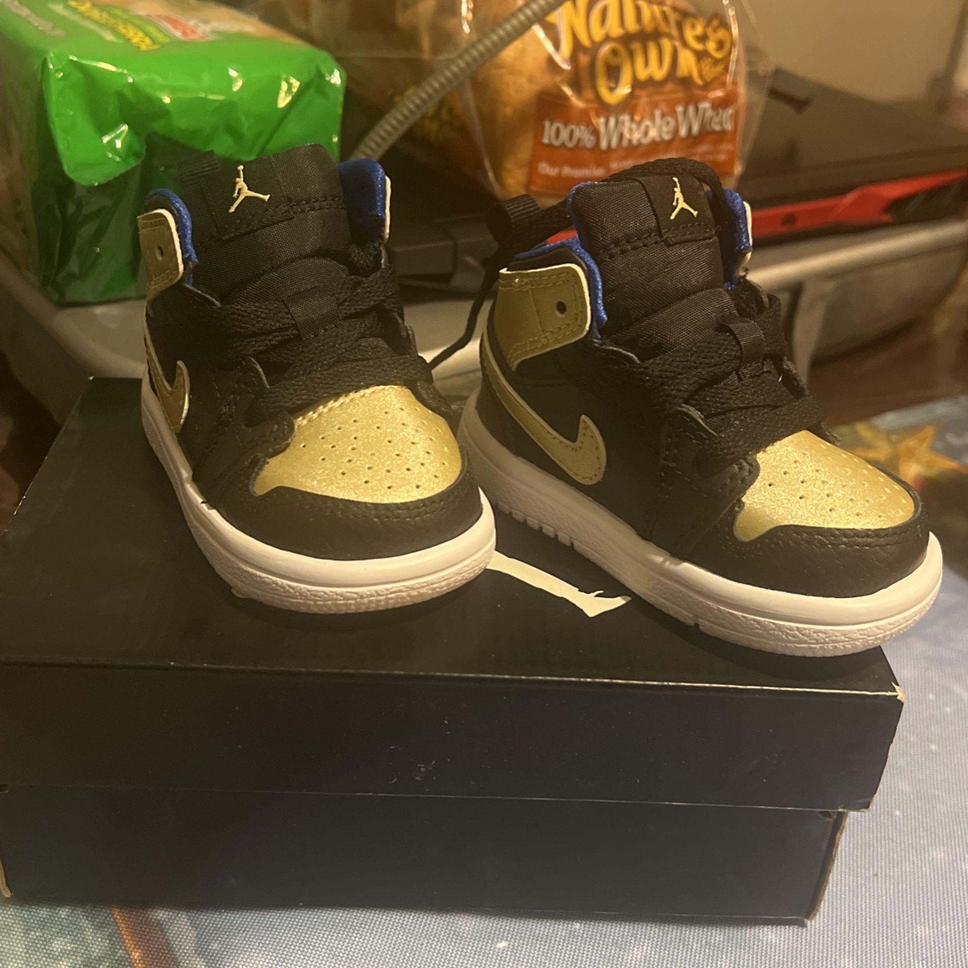 Jordan 1 Mid Flex Black Gold