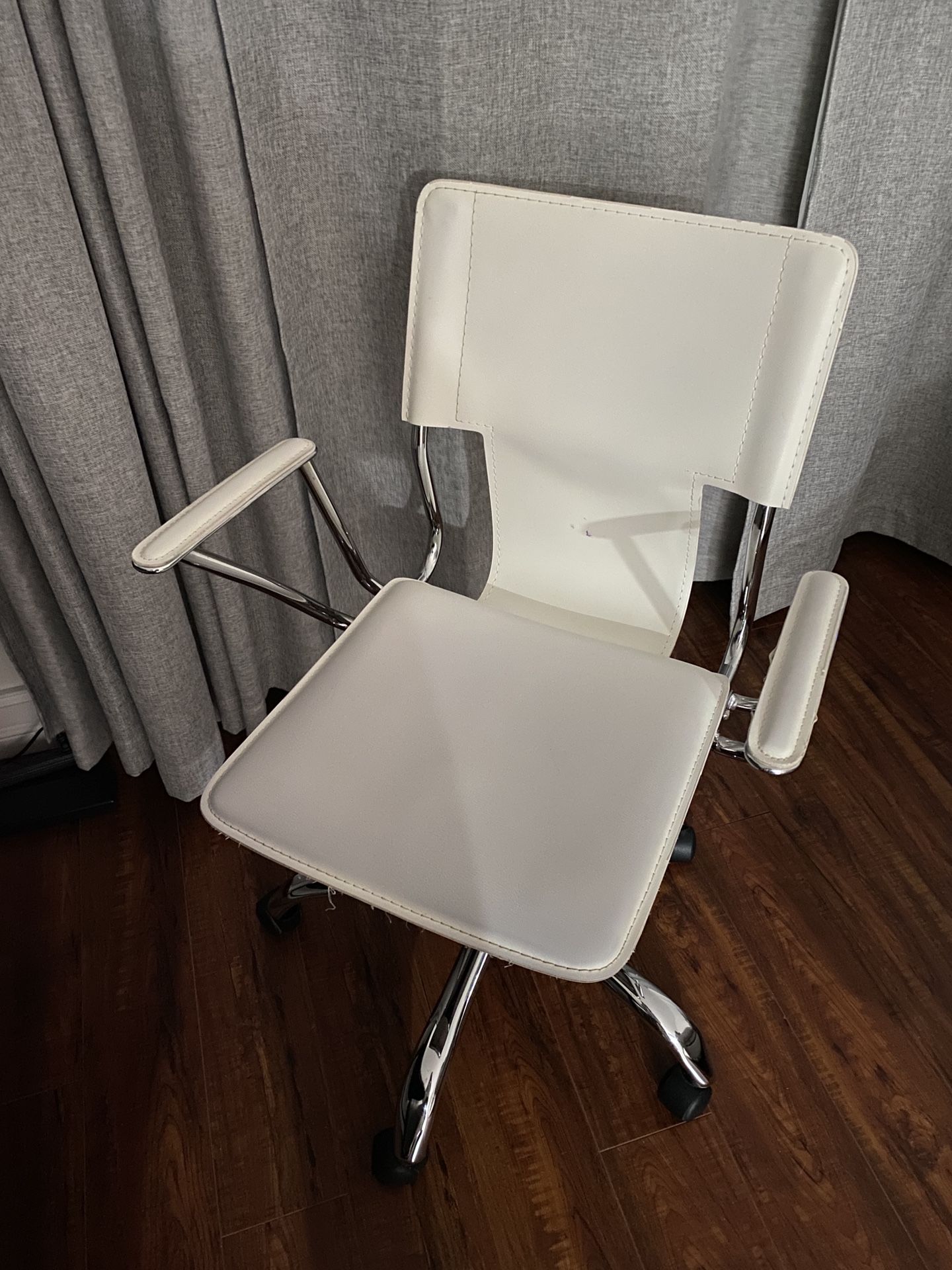 White Rolling Office Desk Chair
