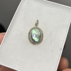 Stunning 🤩 !! Abalone Pendant Set In Solid 925 Sterling Silver  !!