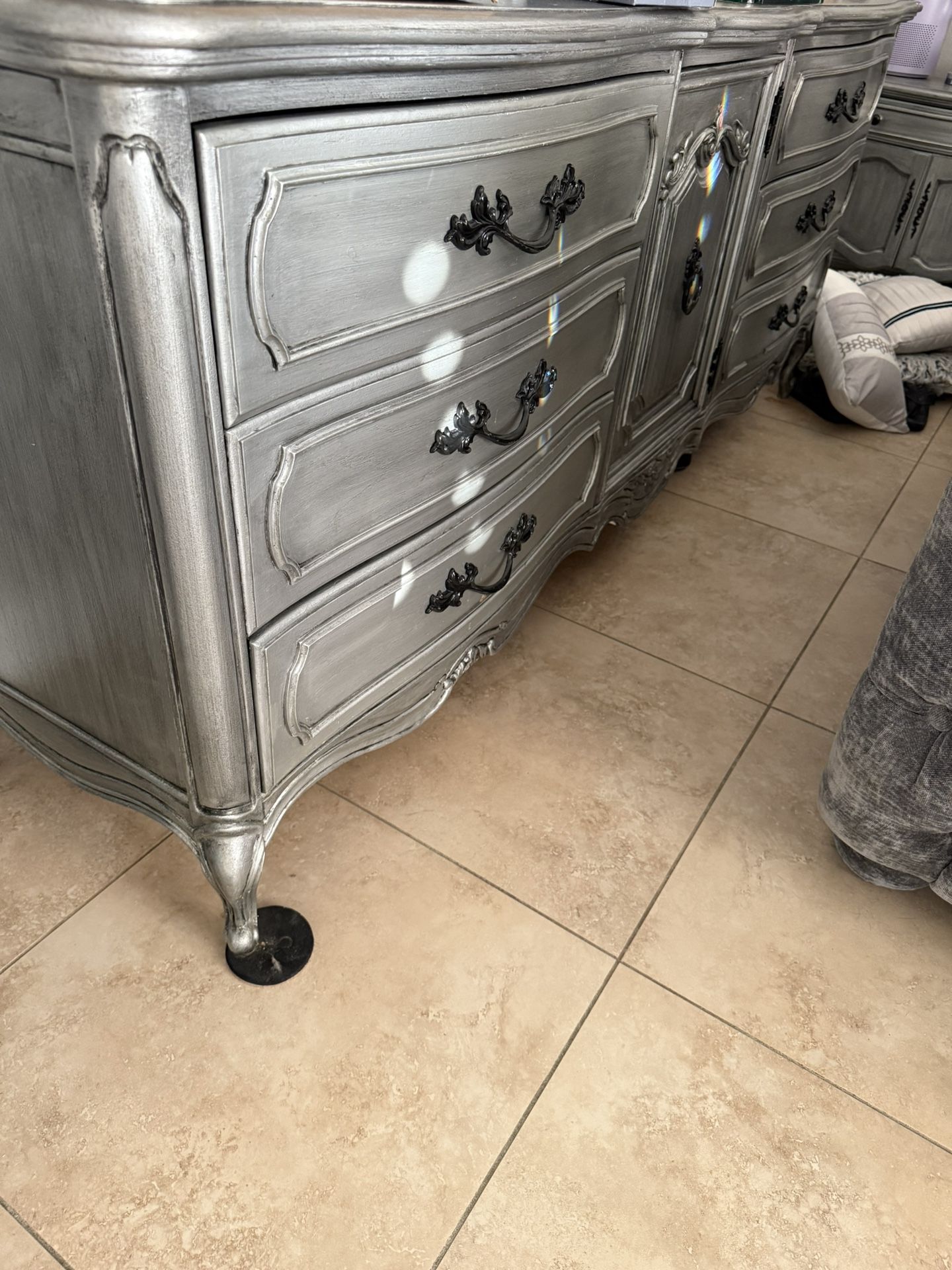 Dresser And End Tables 