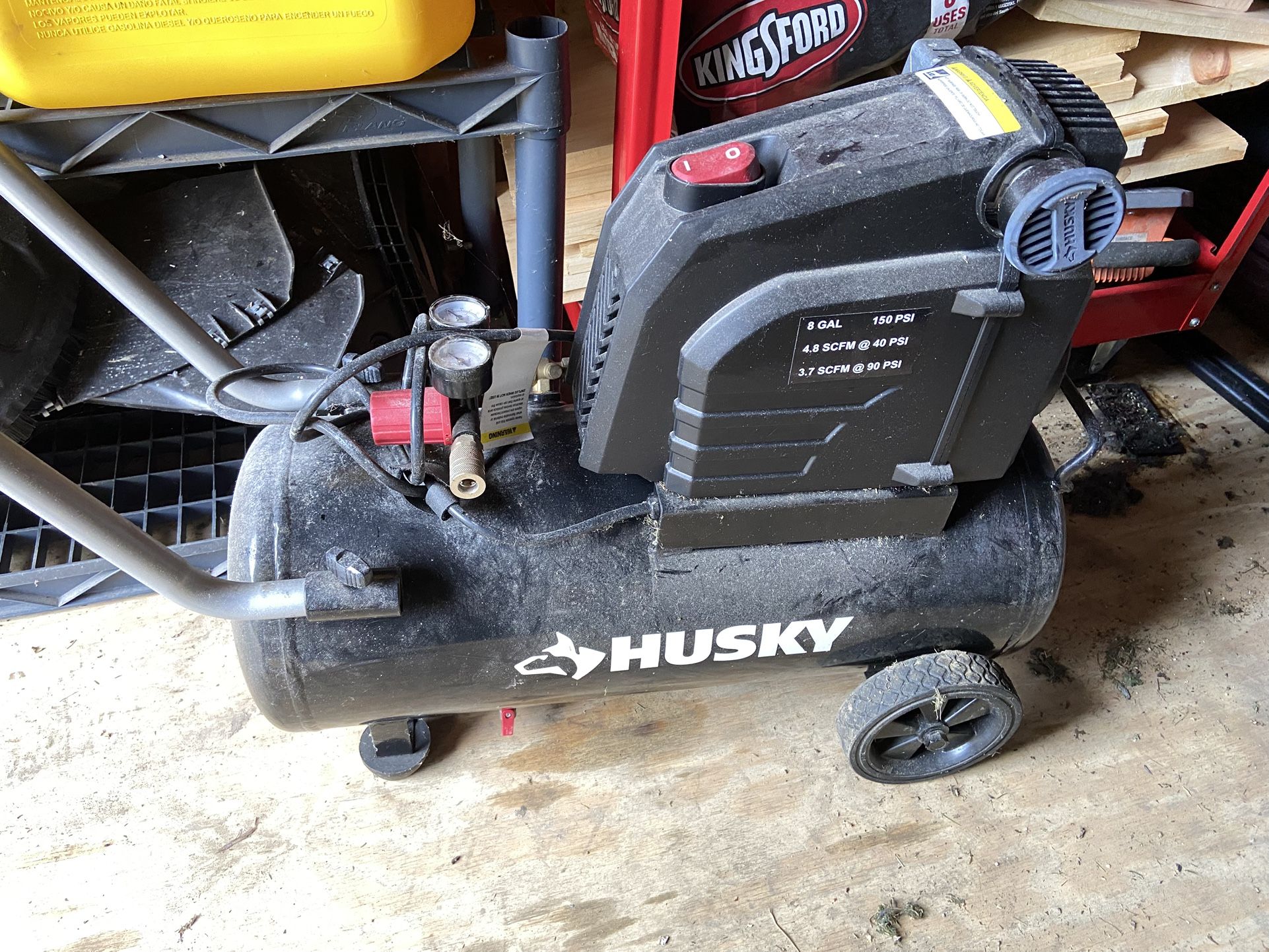 HUSKY  8 GAL. AIR COMPRESSOR 