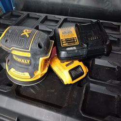 Dewalt 20v Xr Orbital Sander/w Charger