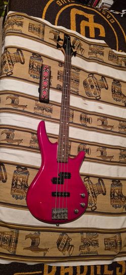 Ibanez GSR200 4-String Bass Guitar + Strap