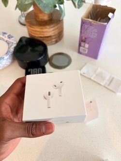 Apple AirPods Pro 3 in Box