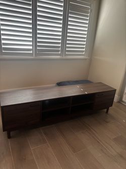 Tv console