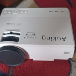 Auking Projector