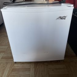 Arctic King Mini Freezer/Fridge 