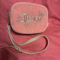 Juicy Couture Wingin' It Camera Crossbody Bag.