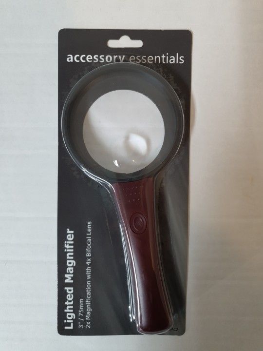 Accessory Essentials 3" ( 75mm ) Lighted Magnifying Glass NEW .. Condition is "New". Lighted Magnifier : 3"/75mm 2× Magnification with 4× Bifocal Len