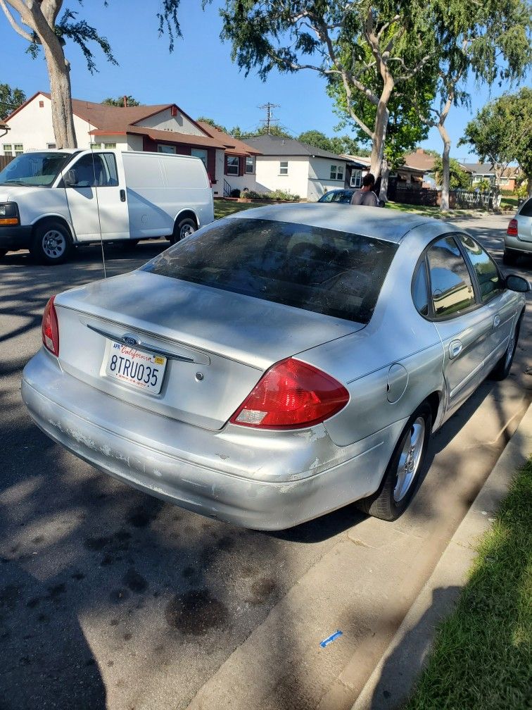 2001 Ford Taurus