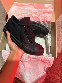 Size 43 black jumbo lace ricks