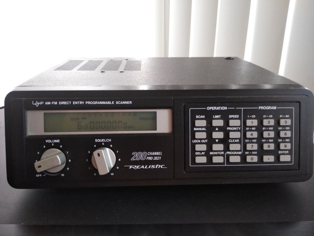 ******REALISTIC PRO-2021 UHF/VHF 200 CHANNEL PROGRAMMABLE SCANNER********