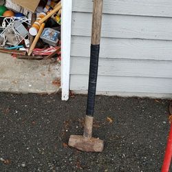 8 pound  wooden handle maul hammer 
