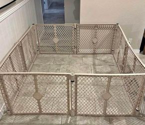 Portable puppy play area
