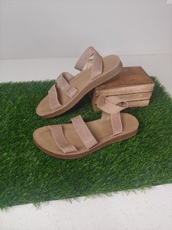 kids/girls - Madden Girl rose gold ankle strap sandals. size 4. used