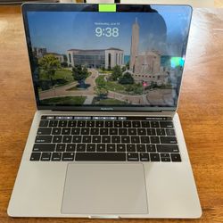 2018 Apple MacBook Pro with 2.3GHz Intel Core i5 (13-inch, 8GB RAM, 256GB SSD Storage) (QWERTY English) Space Gray
