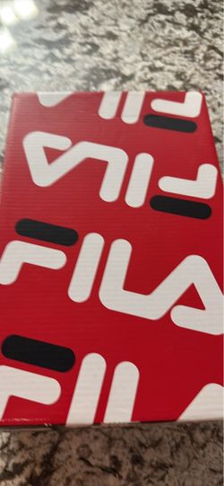 Fila Shoe Box w/red shoes