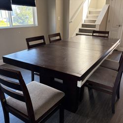Exapandable Dining Table With 6 Chairs