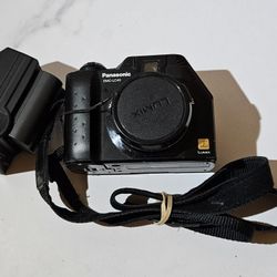 Panasonic Lumix DMC-LC40 NOT WORKING. Includes 2 batteries and charger