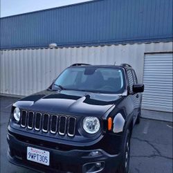 2015 Jeep Renegade• Latitude Sport Utility 4D