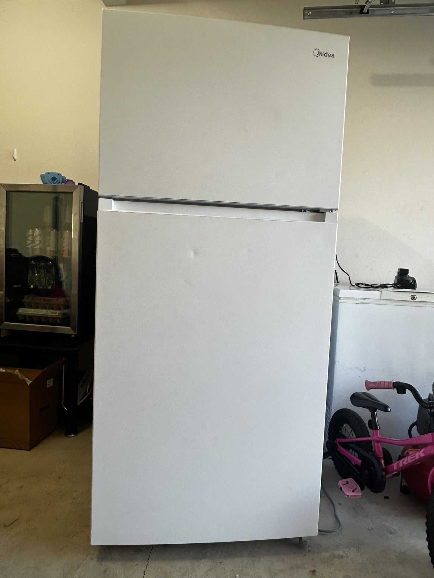 Refrigerator 