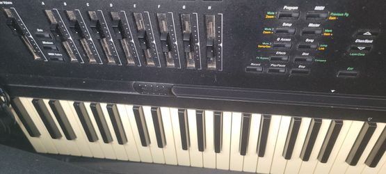 Kurtzwell k2500 XS keyboard synthesizer