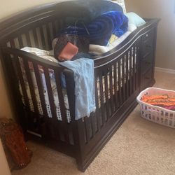 Make Offer-Like New Crib! 