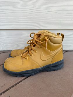 Nike shoes youth size 3