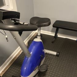 Exercise Bike/  Bicicleta Para Hacer Ejercicio 