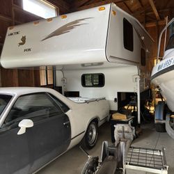 990 Arctic  Fox 02 Camper