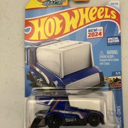 Hot Wheels Rink Racer Brand New