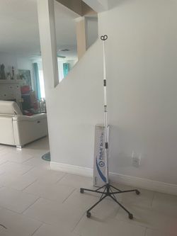 New pitch -it 2 hook IV pole