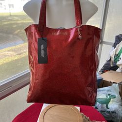 New Marc Jacobs Tote With Charm 