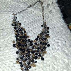 ELEGANT NECKLACE