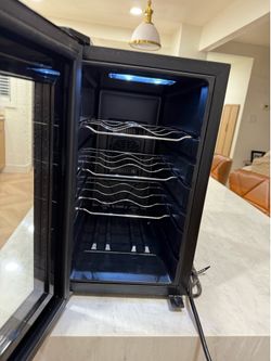 Cuisinart 8 bottle wine fridge